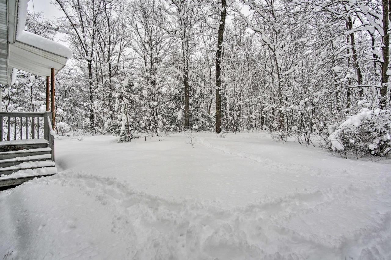Wooded Twin Lakes Retreat 13 Mi To Lake Michigan! Buitenkant foto