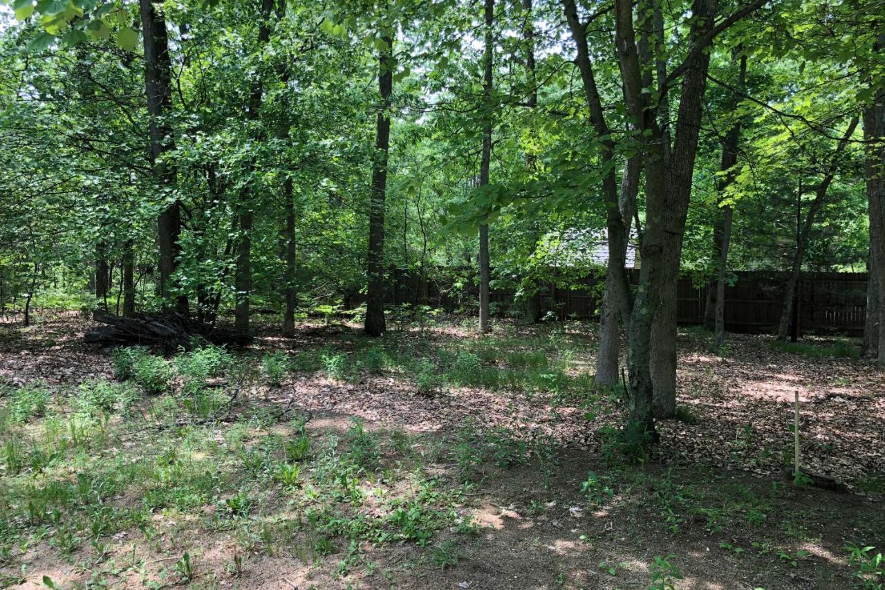 Wooded Twin Lakes Retreat 13 Mi To Lake Michigan! Buitenkant foto